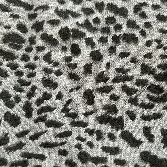 *GREY/BLACK* NWT, Monrow, Women’s, leopard mock neck lightweight sweater - Picture 5 of 6